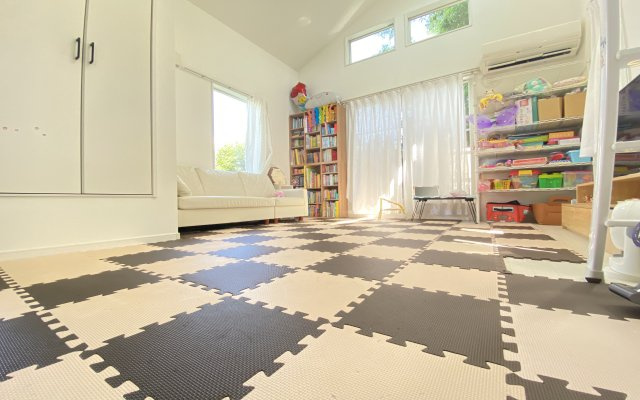 鎌倉に住みたい人お問い合わせお待ちしておりますの居間・リビング|天井が高いので明るく開放感のあるリビングスペースです。