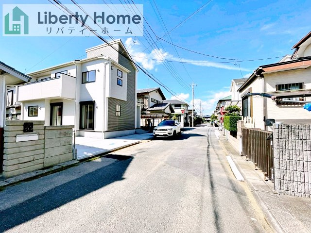 牛久市南7丁目16期　新築戸建　の前面道路含む現地写真