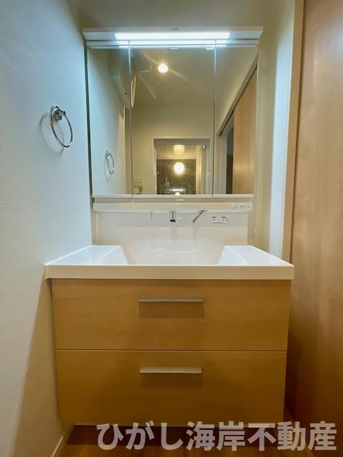 茅ヶ崎市小和田　新築戸建　全2棟の独立洗面台|三面鏡化粧台