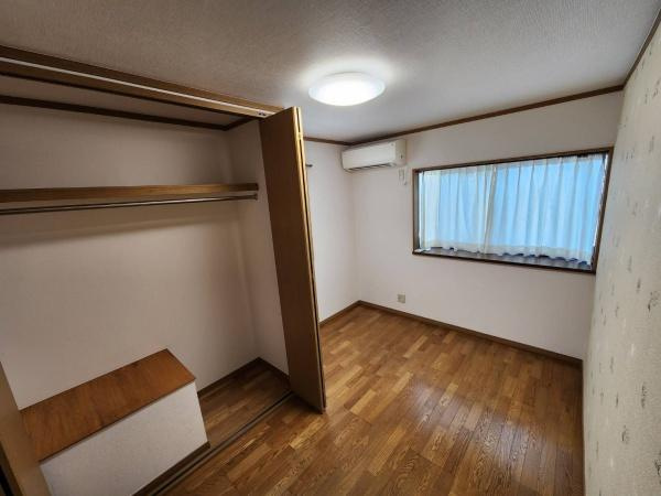 加須中古戸建リフォームの洋室|２階　洋5.5帖　壁・天井クロス、床貼替