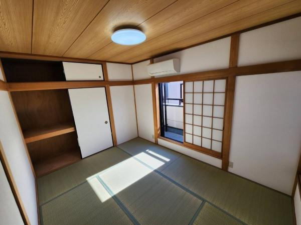 加須中古戸建リフォームの和室|２階和室。障子・襖・壁・天井板・照明新規今回。