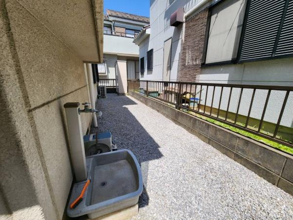 加須中古戸建リフォームの庭|便利な水栓あり