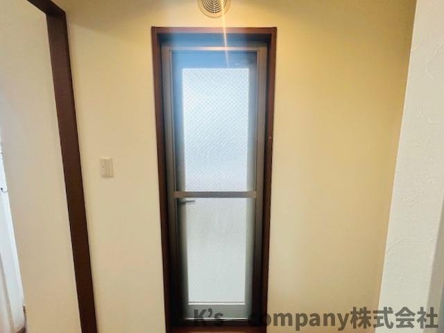 ◎茅ヶ崎市本村２丁目　レクセルマンション茅ヶ崎の内装|マンションには珍しい、キッチンにある勝手口☆バルコニーに繋がっています♪