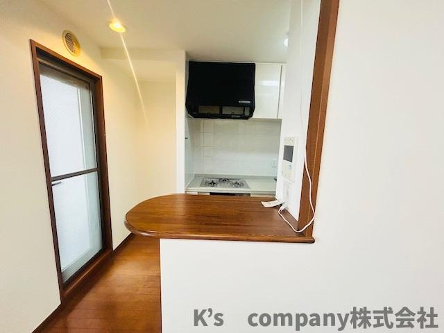 ◎茅ヶ崎市本村２丁目　レクセルマンション茅ヶ崎のキッチン|キッチン入口にあるカウンター☆