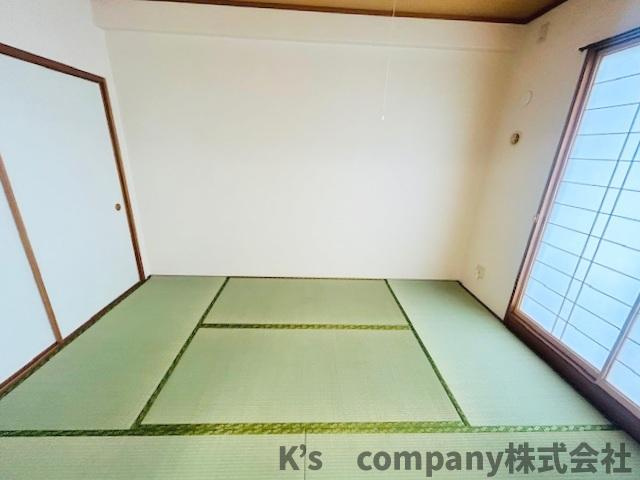 ◎茅ヶ崎市本村２丁目　レクセルマンション茅ヶ崎の和室|リビング隣接の和室です☆引き戸を開放するとリビングを広く使用できます☆