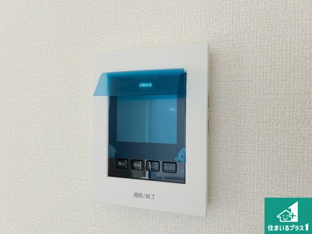 尼崎市西昆陽　第2期　新築一戸建ての防犯設備|カラーモニターインターホン！声だけでなく来訪者の姿や顔がモニターで確認できるので、小さなお子様がいらっしゃるご家庭でも安心できます！