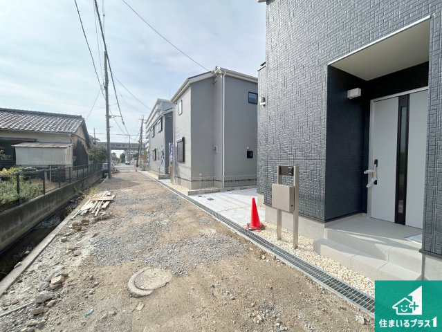 尼崎市西昆陽　第2期　新築一戸建てのその他|周辺は閑静な住宅街！前面道路広々で車の出し入れも便利です。駐車が苦手な方でも安心して車庫入れできます！