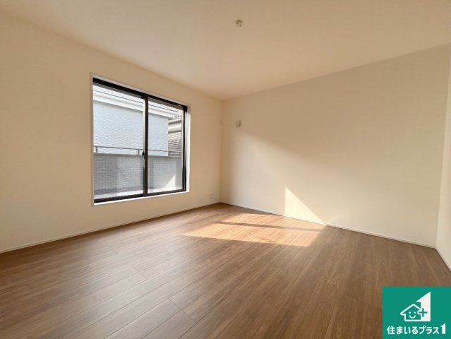 尼崎市西昆陽　第2期　新築一戸建ての洋室|シンプルな洋室は、自分好みのインテリアが楽しめます♪ご家族とインテリアや家具を選びに行くのは新築購入時の醍醐味の一つです。ぜひお楽しみください♪