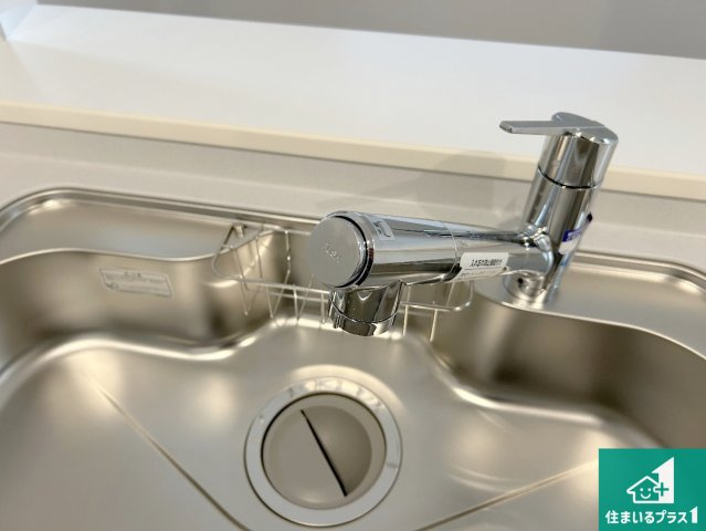 尼崎市西昆陽　第2期　新築一戸建ての設備|浄水器を内蔵！炊飯時、お茶を作る時に安心してお水を使えます！お湯と冷水、浄水と原水、シャワーの切替えもワンタッチです！