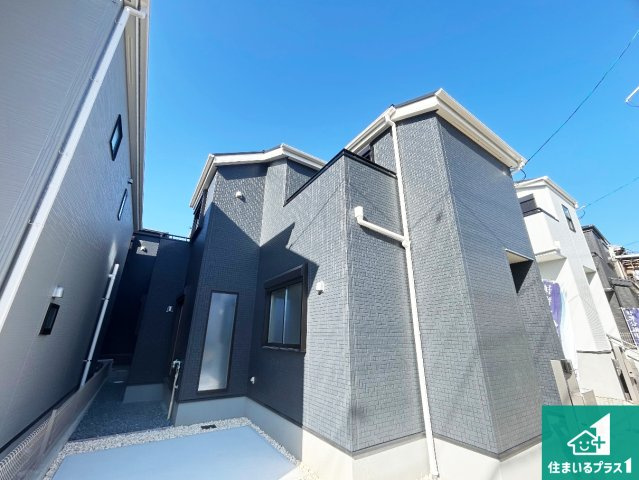 尼崎市西昆陽　第2期　新築一戸建ての外観|安心の10年保証！外観を美しく保ち、雨水で汚れを落とします！気になることがありましたら、お気軽にお問い合わせください！