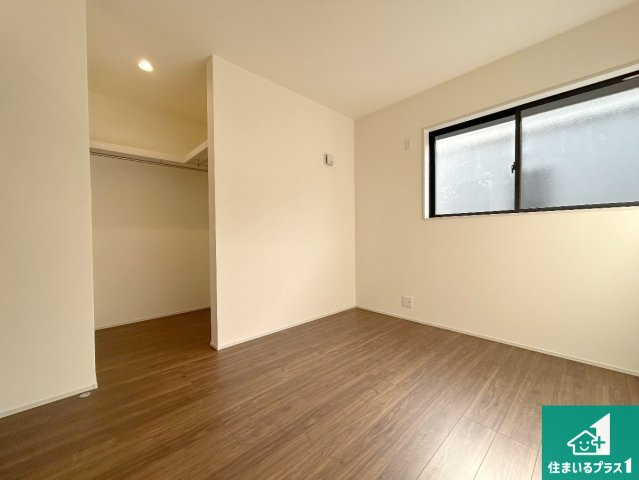 尼崎市西昆陽　第2期　新築一戸建ての洋室|シンプルな洋室は、自分好みのインテリアが楽しめます♪ご家族とインテリアや家具を選びに行くのは新築購入時の醍醐味の一つです。ぜひお楽しみください♪