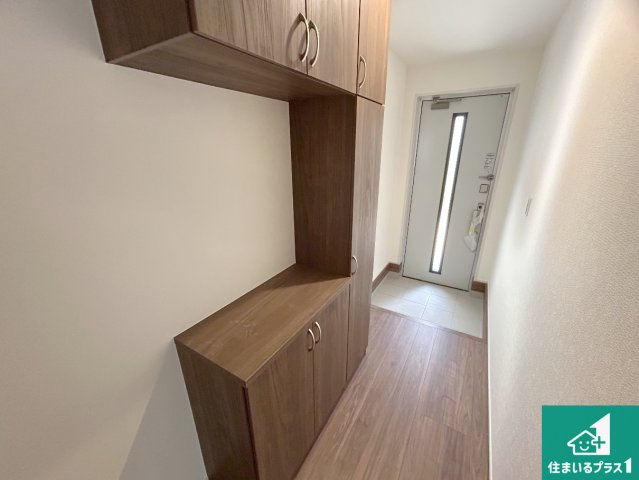 尼崎市西昆陽　第2期　新築一戸建ての玄関|シューズボックスにはたくさんの靴が収納できるので玄関周りはいつもスッキリ！ご家族が増えても安心！