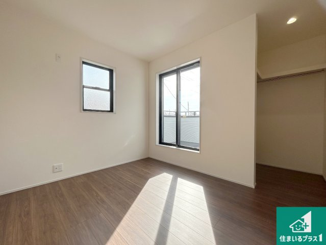 尼崎市西昆陽　第2期　新築一戸建ての洋室|シンプルな洋室は、自分好みのインテリアが楽しめます♪ご家族とインテリアや家具を選びに行くのは新築購入時の醍醐味の一つです。ぜひお楽しみください♪