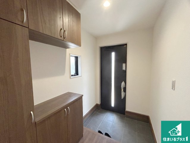 尼崎市西昆陽　第2期　新築一戸建ての玄関|シューズボックスにはたくさんの靴が収納できるので玄関周りはいつもスッキリ！ご家族が増えても安心！