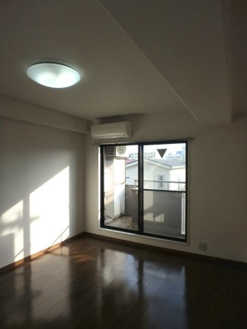 ベルカンポ宝津の洋室|コンパクトで使いやすい洋室です