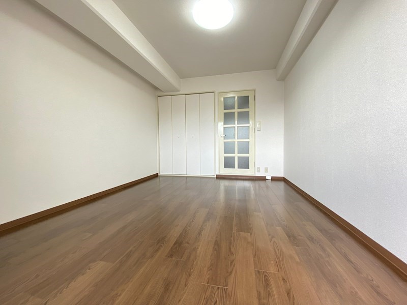 ベルカンポ宝津の居間・リビング|こちらのリビングで趣味の時間をお楽しみください