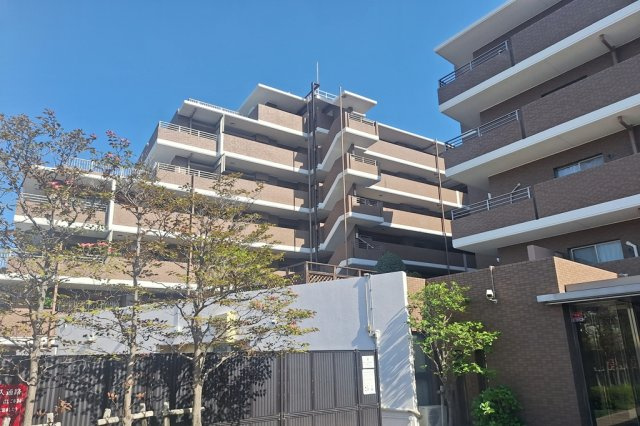 ビューネ西宮五段坂の外観|阪急「西宮北口」駅徒歩20分のゆとりある2SLDK！2025年6月室内リフォーム済で大変美麗です。即日ご案内可能◎皆様からのご連絡を心よりお待ちしております。