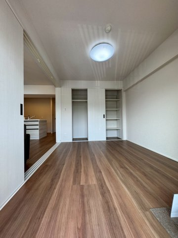 香里グランドコーポの洋室|洋室は約5.8帖あり主寝室としてもおすすめです。