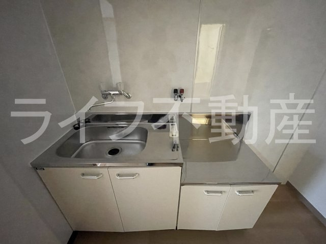 ル・メルシェのキッチン|コンパクトなキッチンで掃除もラクラク