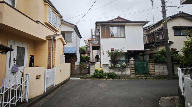 所沢市小手指町二丁目・古屋付き売地（再建築不可）の外観