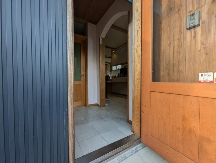 「南向き陽当たり良好」高知市水源町　中古一戸建ての玄関|玄関です。