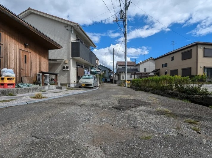 「南向き陽当たり良好」高知市水源町　中古一戸建ての前面道路含む現地写真|前面道路含む現地写真です。