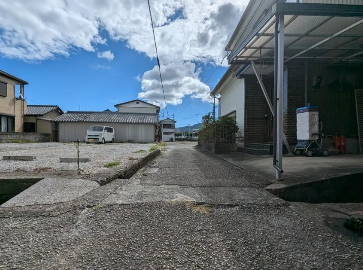 「南向き陽当たり良好」高知市水源町　中古一戸建ての前面道路含む現地写真|前面道路含む現地写真です。