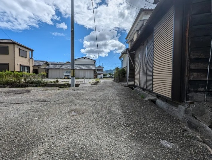 「南向き陽当たり良好」高知市水源町　中古一戸建ての前面道路含む現地写真|前面道路含む現地写真です。