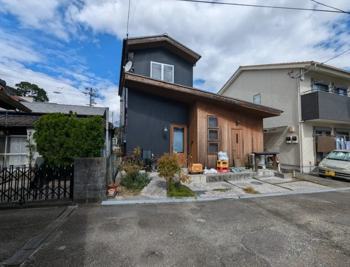 「南向き陽当たり良好」高知市水源町　中古一戸建ての外観|おしゃれな外観です☆
