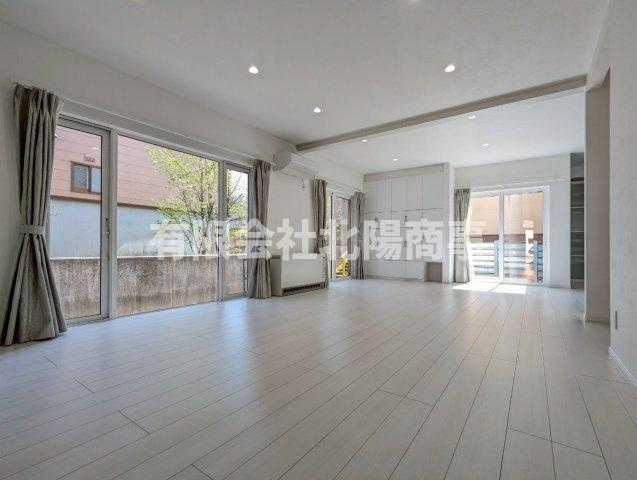 弟子屈町中央2丁目　中古住宅の居間・リビング