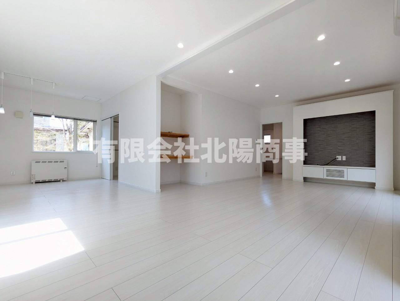 弟子屈町中央2丁目　中古住宅の居間・リビング