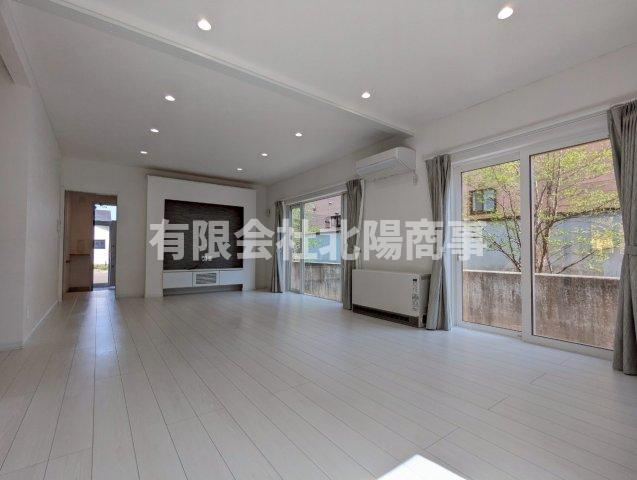 弟子屈町中央2丁目　中古住宅の居間・リビング