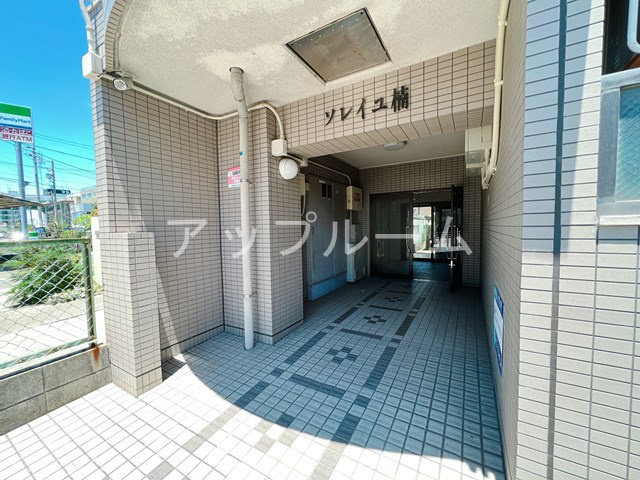 ソレイユ楠のエントランス