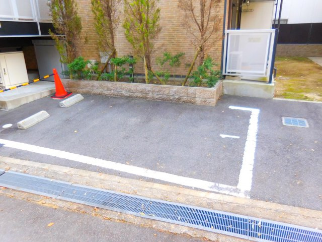 レオパレスあゆみの駐車場