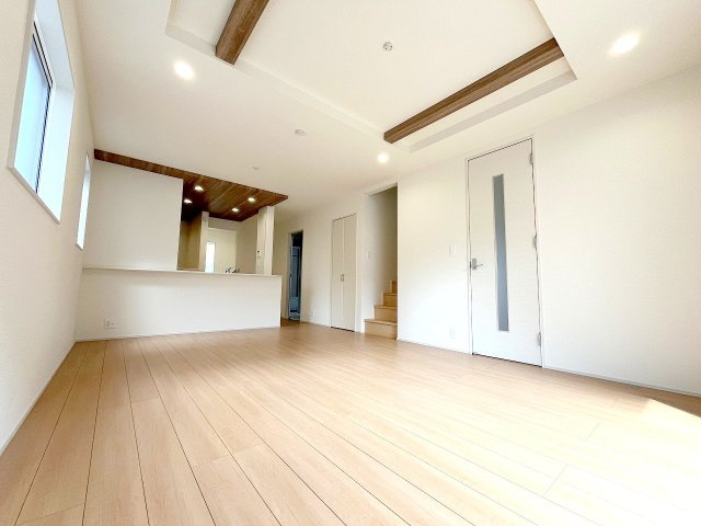 昭島市緑町3丁目全2棟 新築分譲の居間・リビング