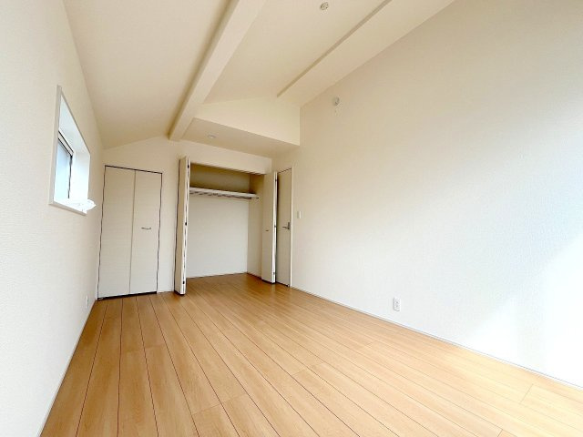 昭島市緑町3丁目全2棟 新築分譲の洋室