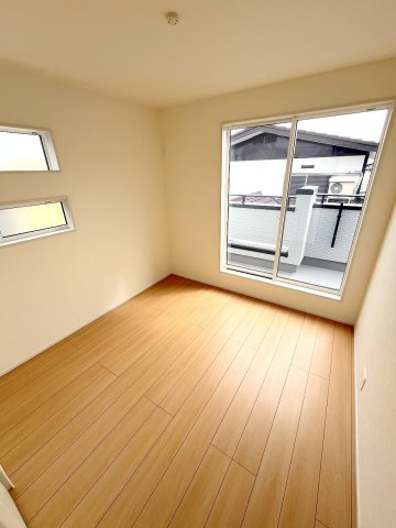 昭島市緑町3丁目全2棟 新築分譲の洋室