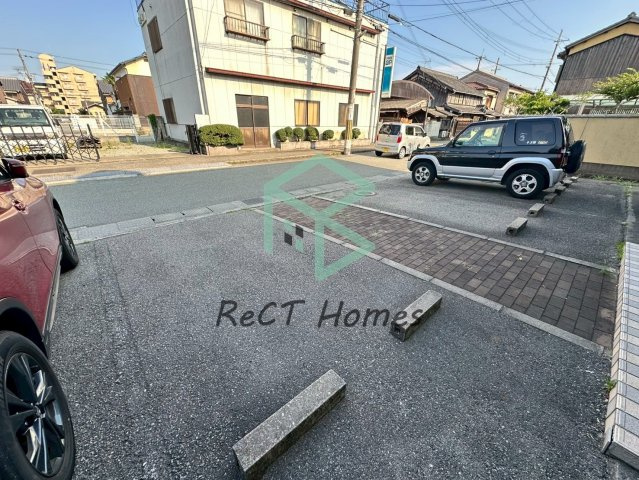 マーリンキードムの駐車場