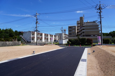 【外観】 | フィールズ上宇部Ⅰ期 | 団地内道路幅員6ｍ！