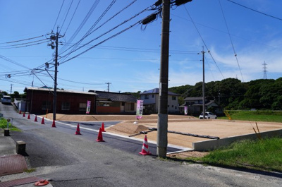 【前面道路含む現地写真】 | フィールズ上宇部Ⅰ期 | 前面道路も拡張済！
