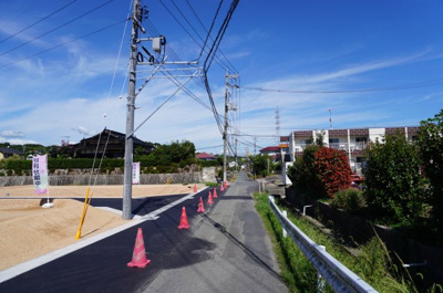 【前面道路含む現地写真】 | フィールズ上宇部Ⅰ期 | 離合も楽々♪