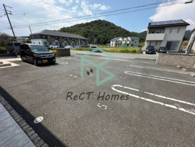 丸萬三番菅の駐車場