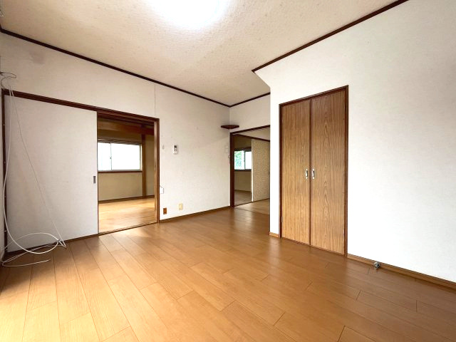 熊取町希望が丘4丁目　中古戸建の居間・リビング