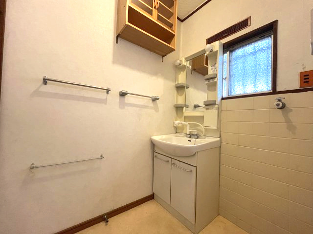 熊取町希望が丘4丁目　中古戸建の独立洗面台