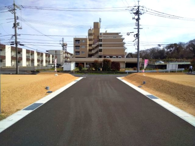 【前面道路含む現地写真】 | フィールズ上宇部Ⅰ期 | ３号地前面道路（幅員６ｍ）