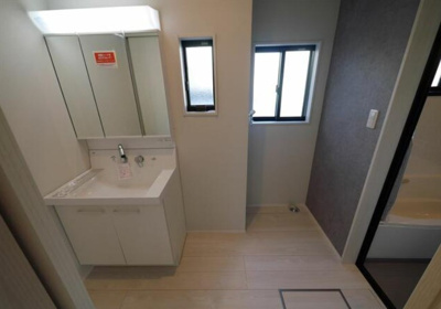 【独立洗面台】 | 【再生住宅】甲府市池田1丁目 | 独立洗面台あり、毎朝おしゃれに忙しい女性の方におすすめです