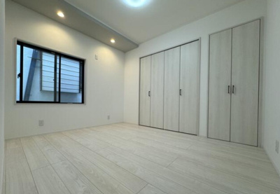 【洋室】 | 【再生住宅】甲府市池田1丁目 | 明るい洋室です