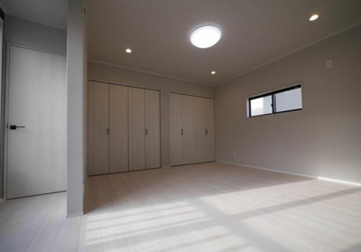 【洋室】 | 【再生住宅】甲府市池田1丁目 | 落ち着いた色調の洋室です