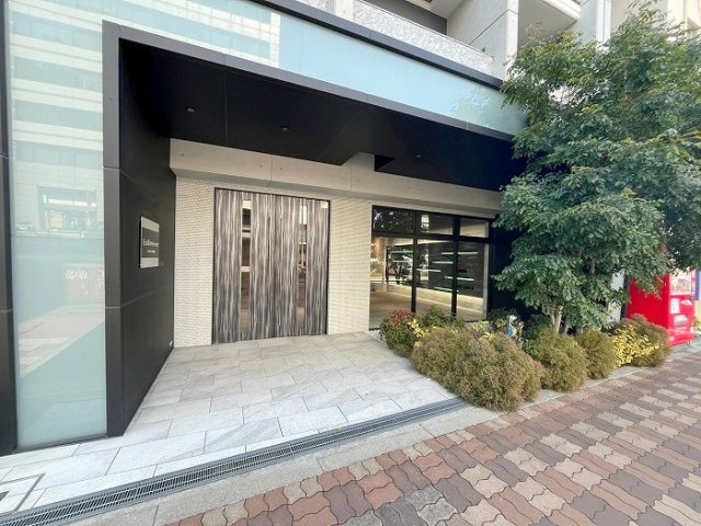 LaDouceur新大阪のエントランス