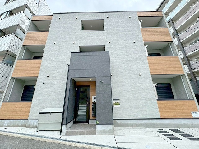 ファースト淡路の外観